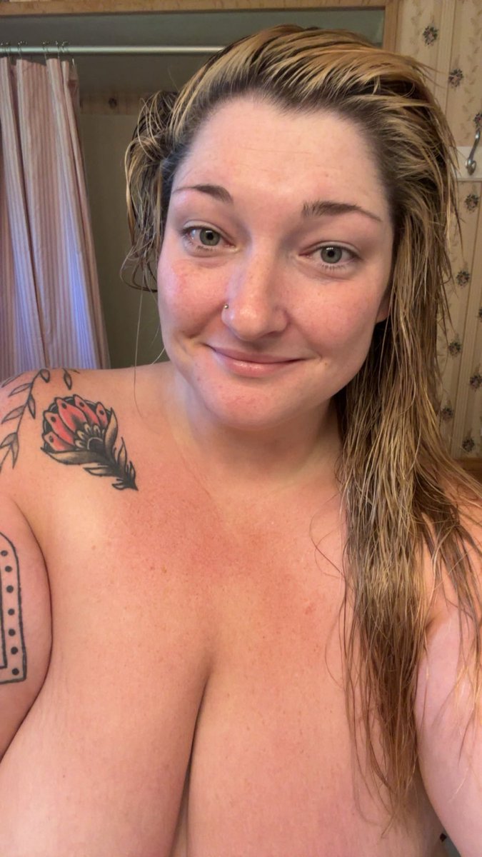 highitsKT's tweet photo. Are you smashing before or after I shower? https://t.co/eBC3hhAeBM