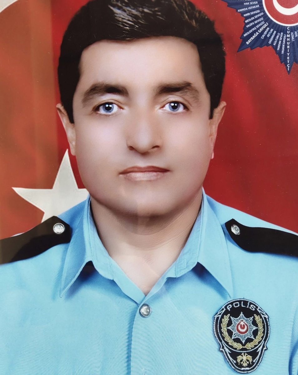 umitozdag's tweet photo. Dün bu ülkede emekli bir polis memuru "geçinemiyoruz" diyerek intihar etti.

Bugün Vanlı Kara Haydar lakaplı şahsın otoparktaki araçlarında 934 milyon TL tutarında döviz ele geçirildi.

Türkiye'yi namussuzlar için cennet, namuslular için cehenneme çevirenlerden hesap soracağız! https://t.co/OXMMil2sDn