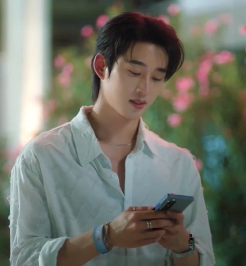 orzsendhelp's tweet photo. “เม่นไร้หนาม” เป็นชื่อที่เหมาะกับน้องมอธจริง ๆ ภายนอกเป็นเม่น หยิ่ง เชิ่ด ไม่รักษาน้ำใจใคร ปากร้าย เหมือนมีหนามแหลมที่คอยทิ่มคนอื่นอยู่ตลอด แต่ถ้าได้รู้จักจริง ๆ เม่นตัวนี้ไม่มีหนามเลยสักนิด กำแพงสูงแต่บางนิดเดียว 🦔🤍

#YouManiacSeriesEP5 https://t.co/ONo0ZnwMTf