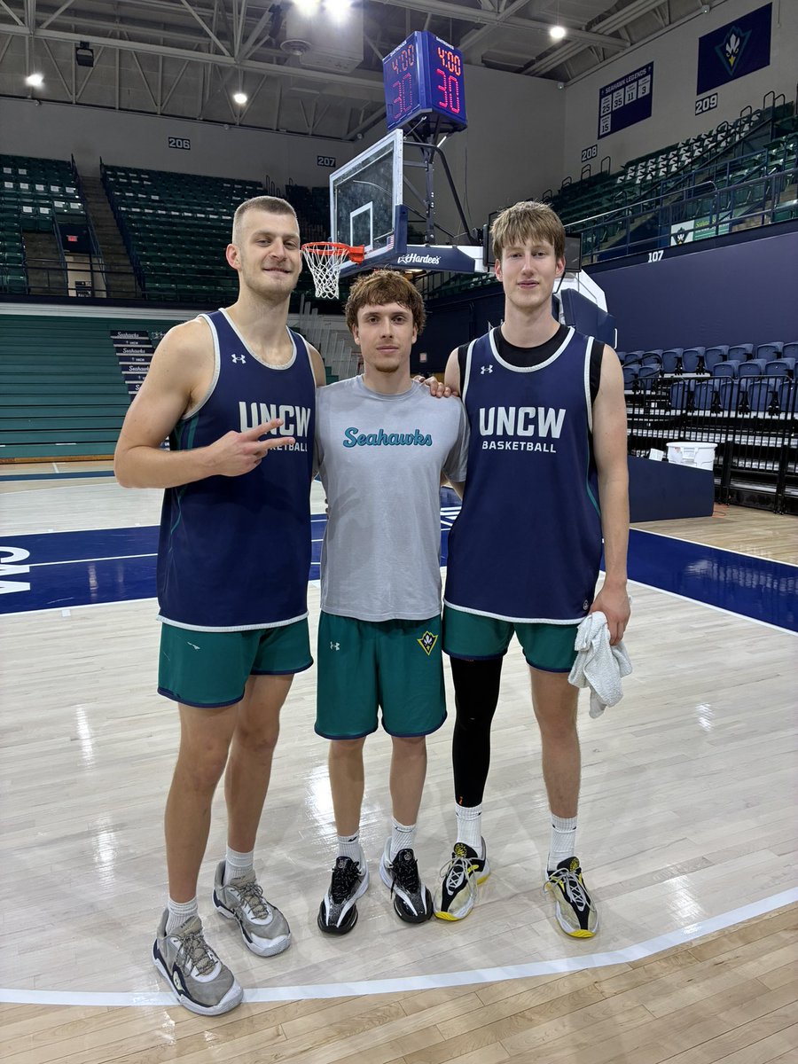 colleen_wessler's tweet photo. Great to see @uncwmenshoops  &amp; @BigPatWessler  at open practice this am! Thanks to all who came out. Counting the days …. 🦅🏀💪 #BleedTeal https://t.co/KlzSbLQkrk