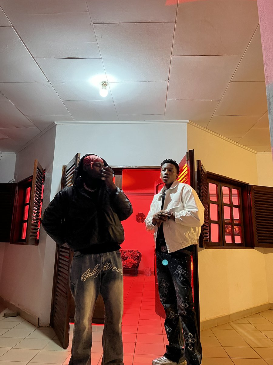 trois_officiel's tweet photo. Odk qui a écouté NAK ? 

Clip dispo sur YouTube : https://t.co/Sw1JPuP16W

#troisofficile #Trilogie #pourtoi #rapcamer #Nak https://t.co/bYQeLoKB9g