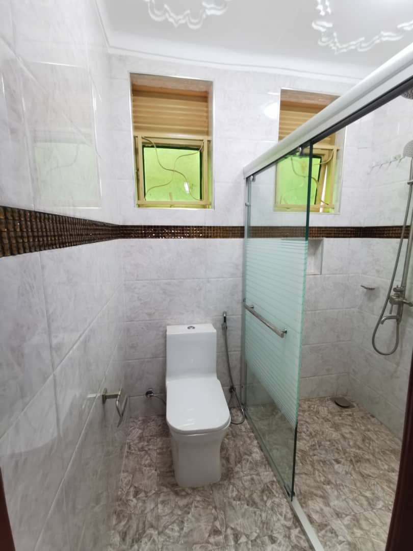 KabsProperties1's tweet photo. Three bedroom apartment in ntnninda for rent @2m ugx monthly.
Contact; +256702551731/+256776558869
#trending #all #viral #foryou https://t.co/I4UuYD4AV0