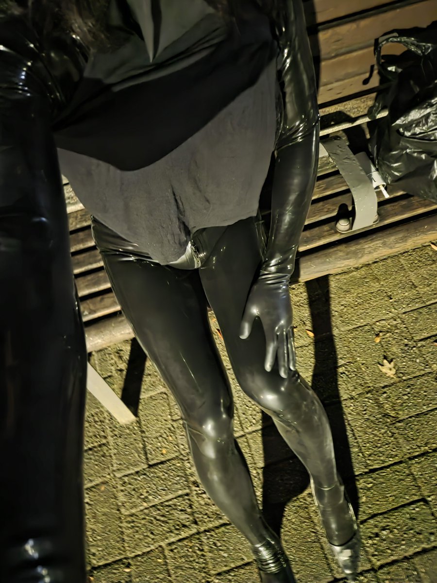 latexcdsissy's tweet photo. #시디 #라텍스 #스타킹 #latex #bodysuit #sissy 놀아주세요! https://t.co/qE9hw5uYf5