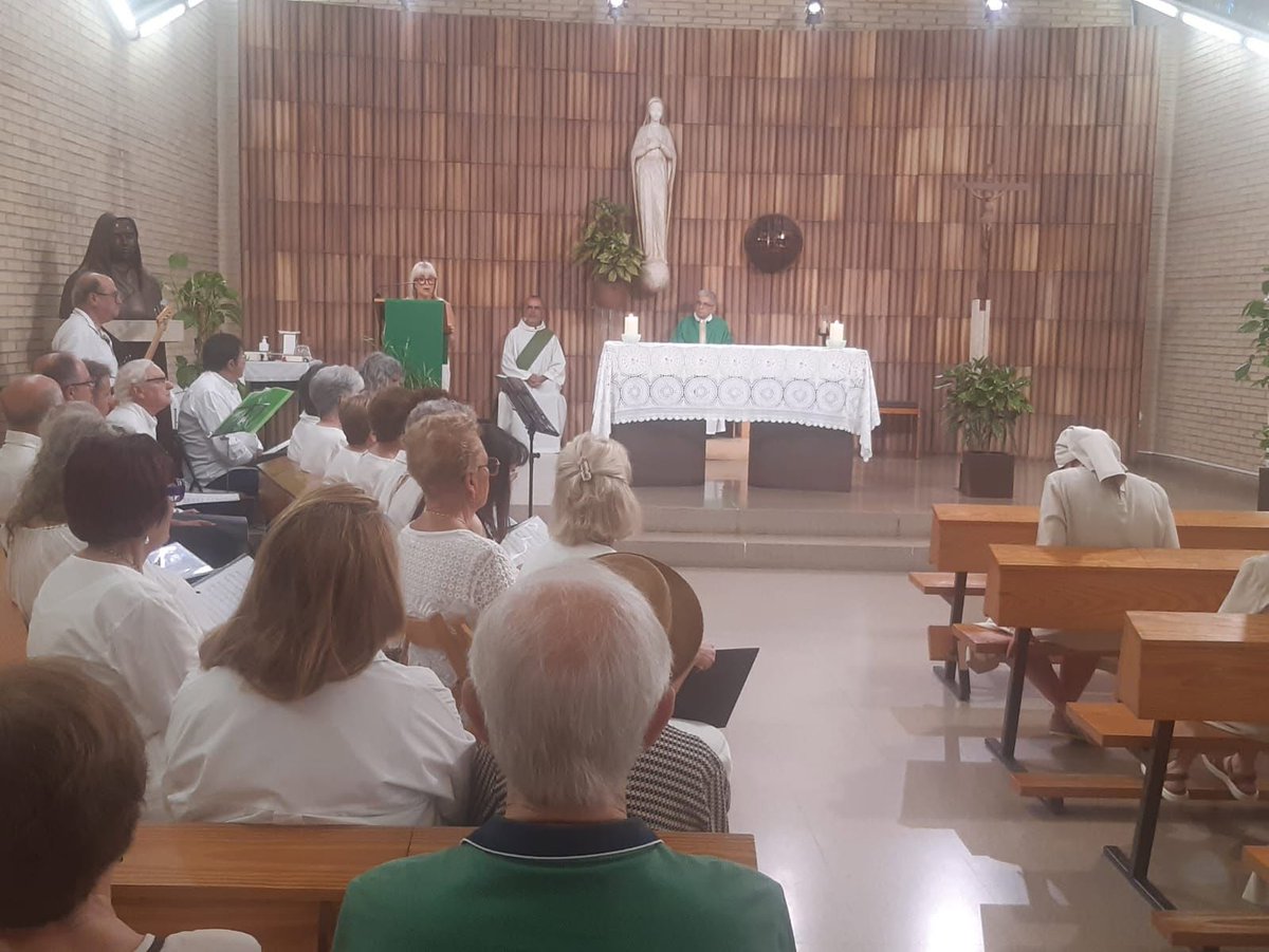 IgnasiMiranda's tweet photo. Us esperem aquest #DiumengeXXVIDurantAny 10.30h a #LaMissa @la2_tve @RTVECatalunya
Cantem:
GLÒRIA A DÉU-> https://t.co/mQ8petOk3V
UBI CARITAS-> https://t.co/CPa5M0ZAnl 
VOS SOU, SENYOR, MA FORTALESA-> https://t.co/oh5y9tOUOc
DÉU ÉS AMB VOS (CMD 590)-> https://t.co/hC6tZhhiZs https://t.co/VIOpO1zqnN