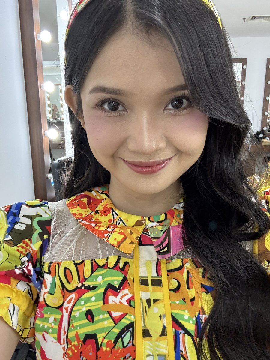 C_IndahJKT48's tweet photo. indonesian television awards💛 https://t.co/anElFzDSvl