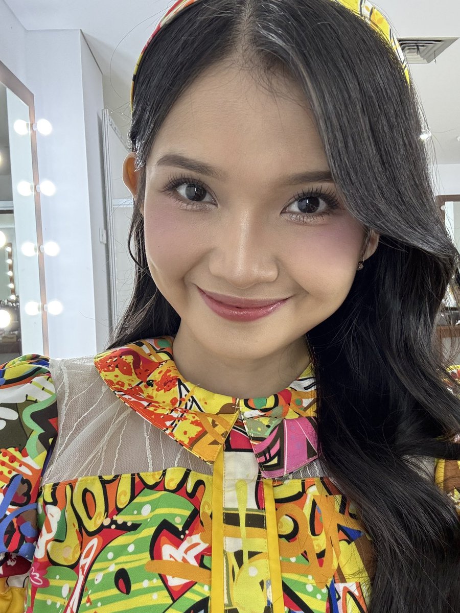 C_IndahJKT48's tweet photo. indonesian television awards💛 https://t.co/anElFzDSvl