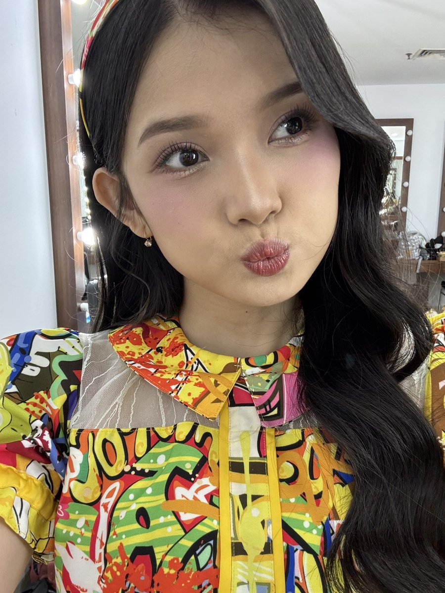 C_IndahJKT48's tweet photo. indonesian television awards💛 https://t.co/anElFzDSvl
