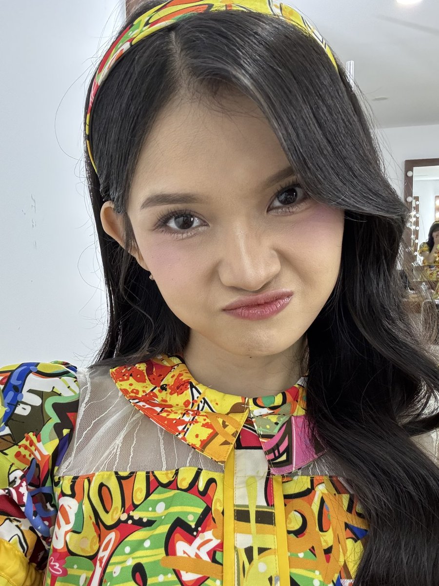 C_IndahJKT48's tweet photo. indonesian television awards💛 https://t.co/anElFzDSvl