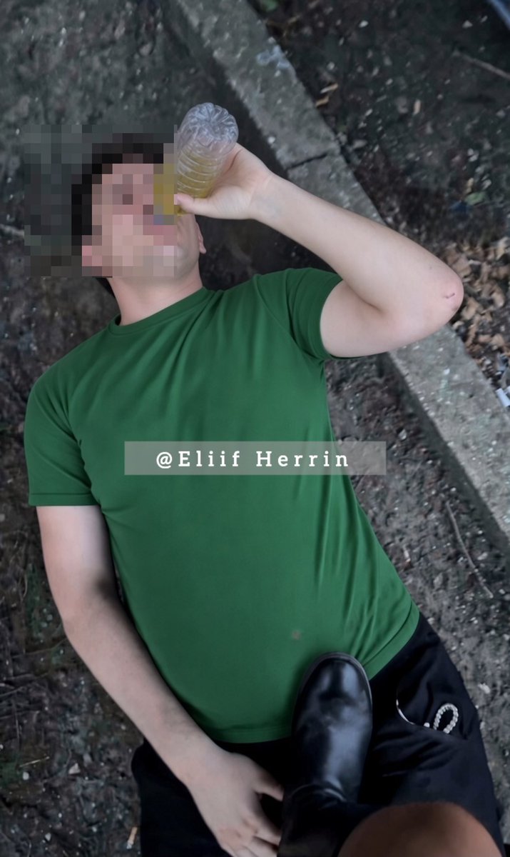 EliifHeri's tweet photo. Ich glaube, ihm schmeckt mein Champagner richtig gut 😹 ! https://t.co/RseoBg68fO