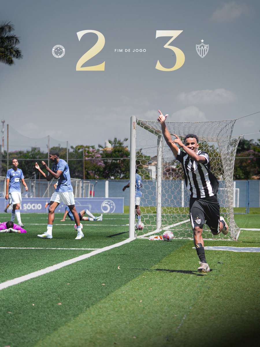 Atletico's tweet photo. 👏🏼🐔 Dois clássicos, duas vitórias! 

Em uma grande manhã de sábado, pelo Campeonato Mineiro, os #CriasDoGalo venceram o rival nas categorias Sub-15 e Sub-17! 

Ambas as partidas aconteceram na casa do adversário! ⚽️ @GaloNaBase https://t.co/UeoFth9Fee