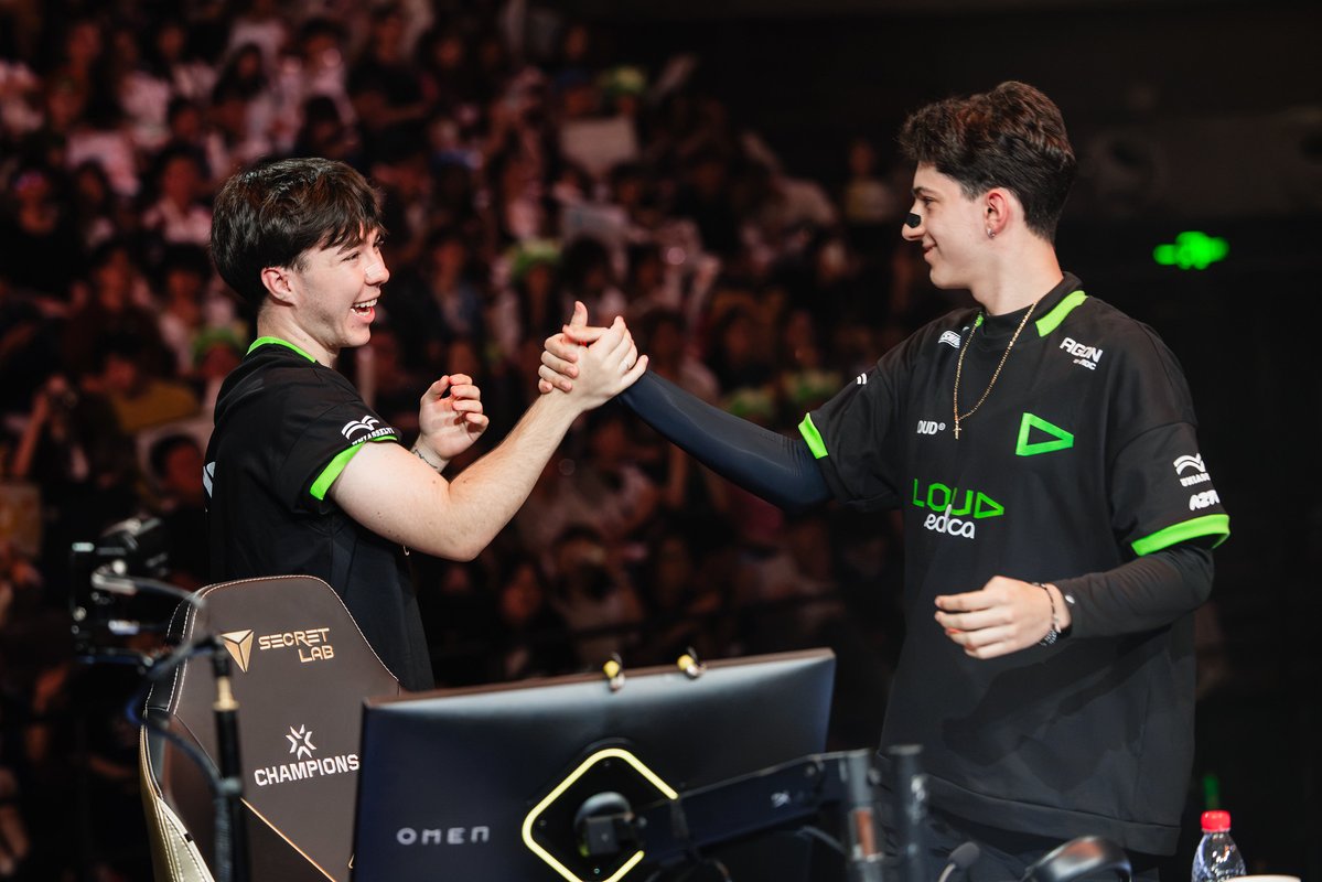 valesportsbr's tweet photo. Packzinho de fotos da vitória da LOUD na estreia do #VALORANTChampions Shanghai 📷🇧🇷��� https://t.co/X8nuRzBPRm