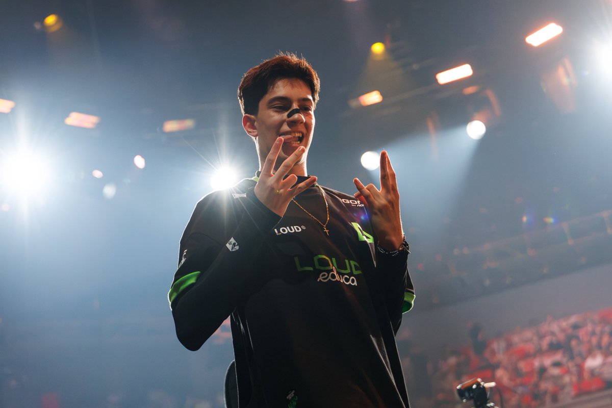 valesportsbr's tweet photo. Packzinho de fotos da vitória da LOUD na estreia do #VALORANTChampions Shanghai 📷🇧🇷��� https://t.co/X8nuRzBPRm