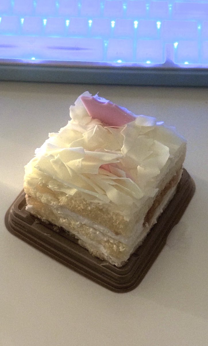 L0V32U_'s tweet photo. 오늘 생일이에요 🎂 https://t.co/WLVMjCzVkv