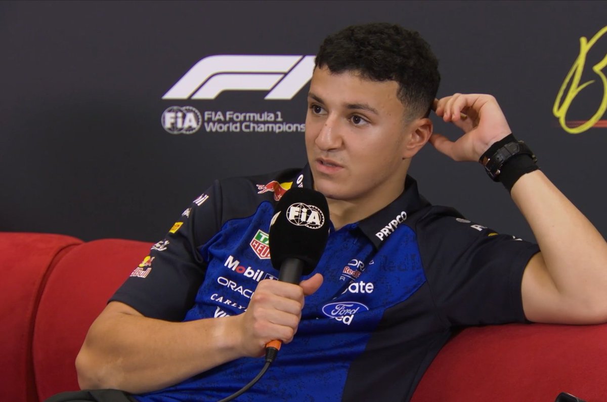 MaxArgento33's tweet photo. 🚨 | ISACK HADJAR EN CONTRA DE LAS DECLARACIONES DE LANDO NORRIS.

"Creo que la pista no es lo suficientemente buena. Cuando te salís de la línea de carrera, empieza a haber muchos baches. Es difícil generar temperatura en los neumáticos detrás del SC. Vamos bastante despacio, así que simplemente te pasás un poco y eso termina teniendo consecuencias muy, muy grandes".

"Así que sí, creo que una race ban es demasiado duro".