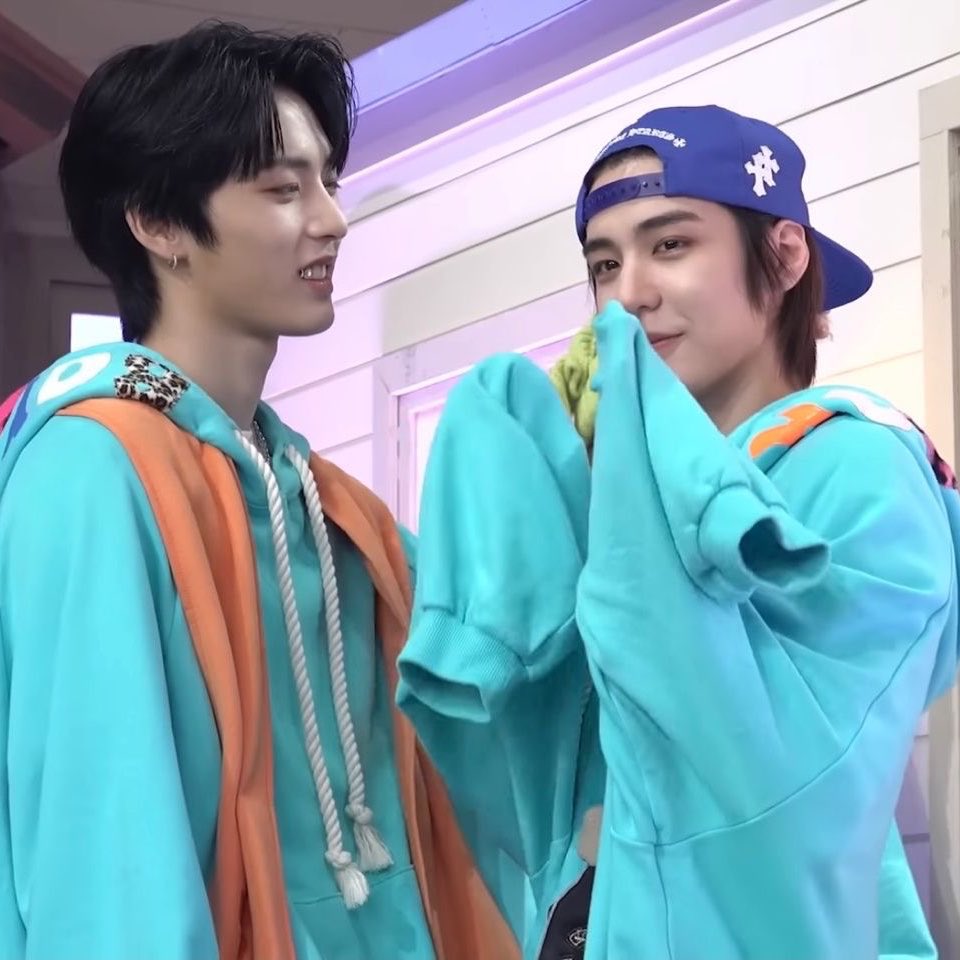 YoneImpregnator's tweet photo. does anyone else ever think about the fact that Taesan said “the whole world is in his face” to Leehan and then he proceeds to look at Leehan like this. Gongfourz what are you doing to me oh my god. https://t.co/MxmMxmALGv