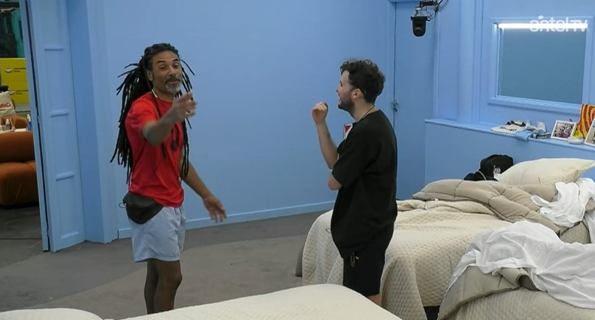 AdolfoUmpierrez's tweet photo. Esteban preocupado por cuándo será la prueba de admisión de las Llamadas.

Cosas que nunca creímos escuchar en Gran Hermano.
#GranHermanoUruguay https://t.co/Xhf5Q5kNV0
