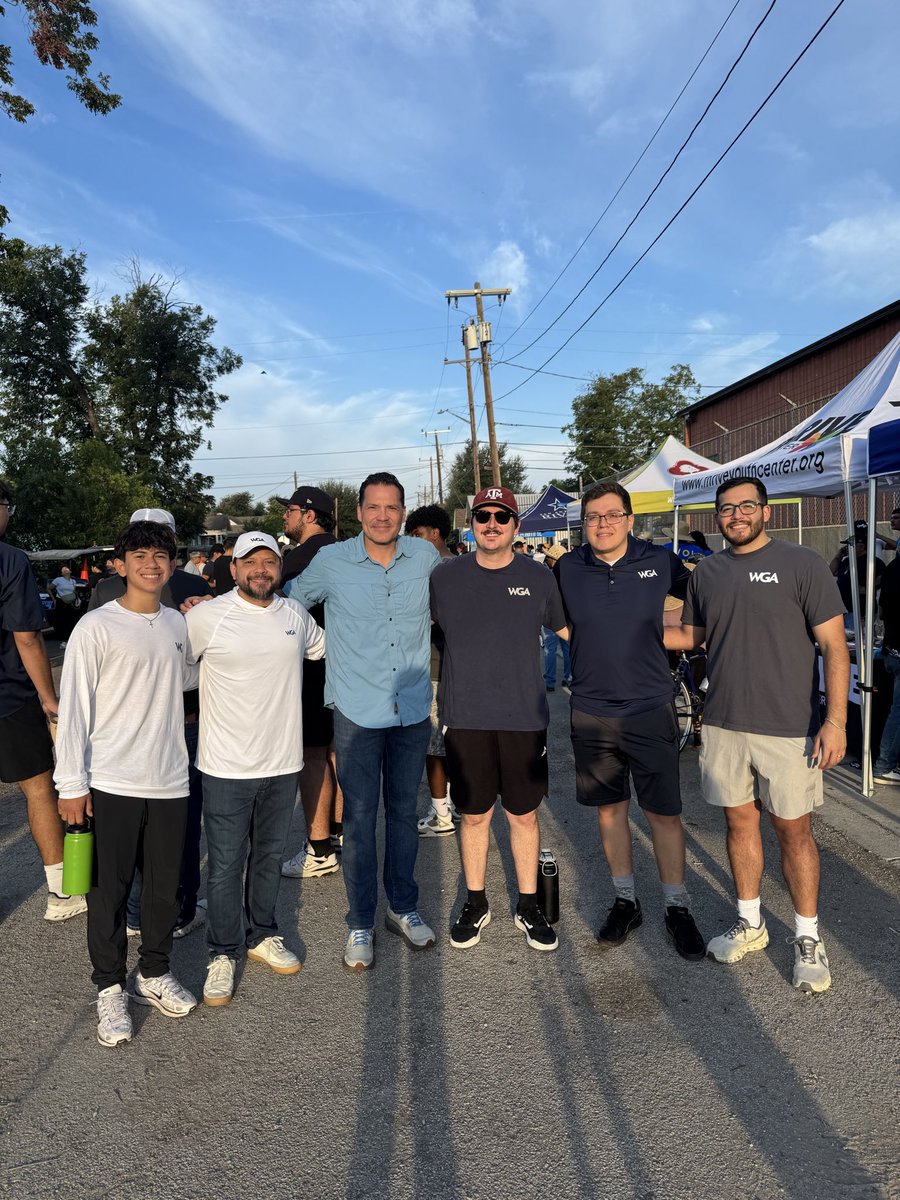 CommishJRod's tweet photo. Happy #NationalPublicLandsDay!

We spent the morning cleaning up the Alazán Creek on the westside. Thank you to the 250+ vols who came out to support the event!

Special thanks to the @sanantonioriver for the continued partnership!

#CreekCleanup #AlazanCreek #BexarCounty https://t.co/PXIUicbT5B