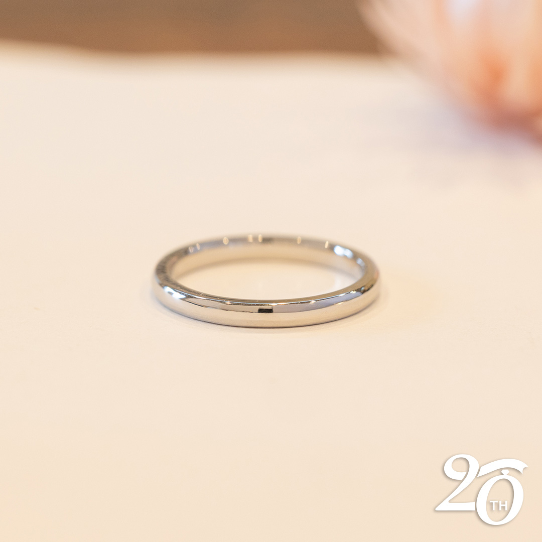 kenichy's tweet photo. 結婚10周年で、奥様へサプライズプレゼントのリング。過去10年、毎年ゴールドリングへダイヤを1つづつセット。次はプラチナリング。喜んでいただけると良い。...ブログ更新
https://t.co/QnFLCVCnMe https://t.co/17JKLTjsDH
