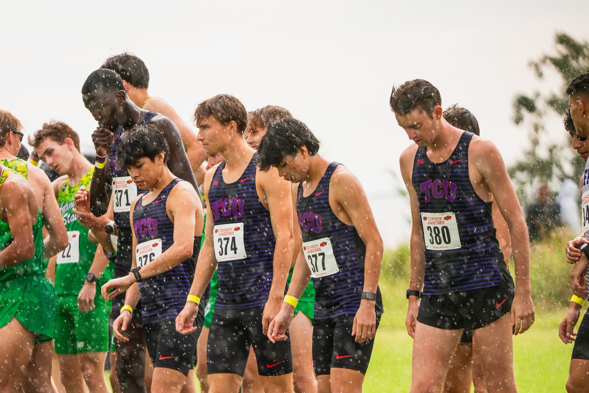 TCUTrackField's tweet photo. battling the elements ⛈️

#GoFrogs https://t.co/ajDFO1fNoi
