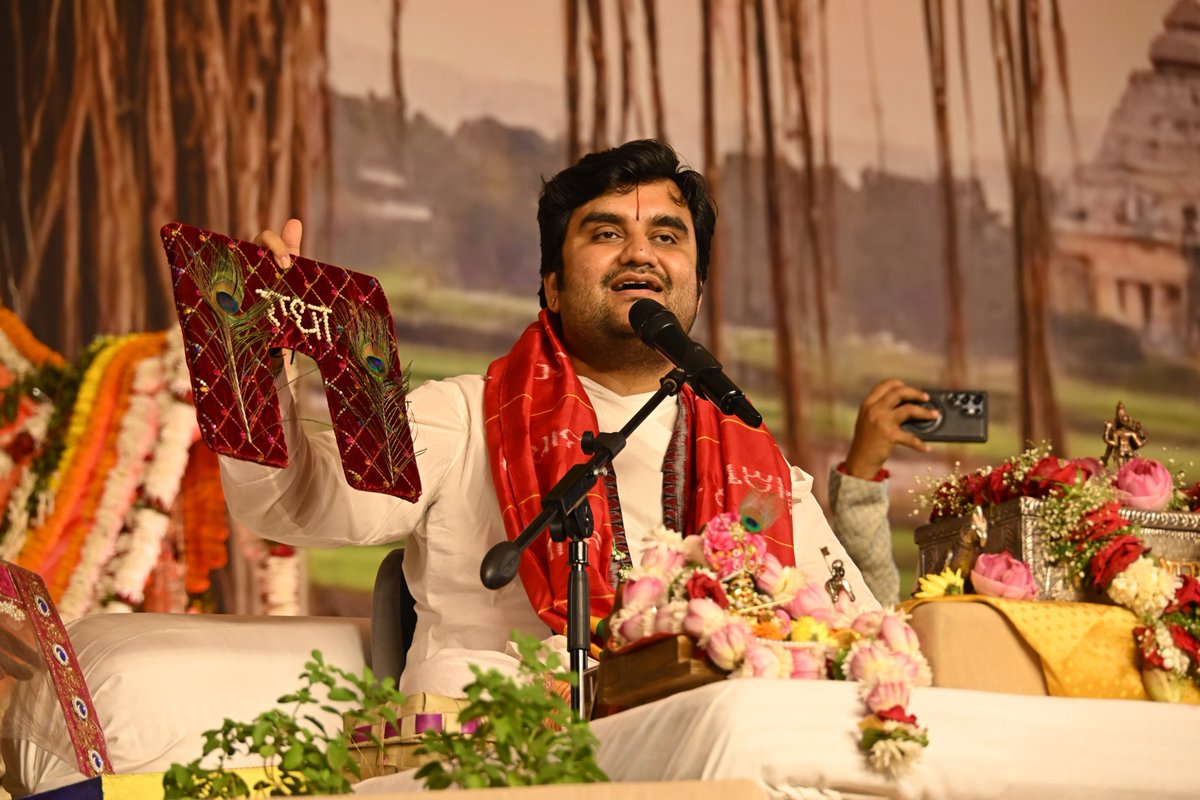 ArunSao3's tweet photo. राधे-राधे। 

आज रायपुर के देवेंद्र नगर स्थित कृषि उपज मंडी परिसर में सपत्नीक परम पूज्य इंद्रेश महाराज जी के श्रीमुख से श्रीमद्भागवत महापुराण कथा का श्रवण करने का सौभाग्य प्राप्त हुआ।

श्रीमद्भागवत कथा के दिव्य वचनों का श्रवण मन को भक्ति और आध्यात्मिक शांति से भर देता है। प्रभु श्रीकृष्ण की कृपा सभी पर बनी रहे।
जय श्रीकृष्ण। 
@thebhaktipath

#ShrimadBhagwatKatha #IndreshMaharajJi #RadheRadhe #JaiShriKrishna