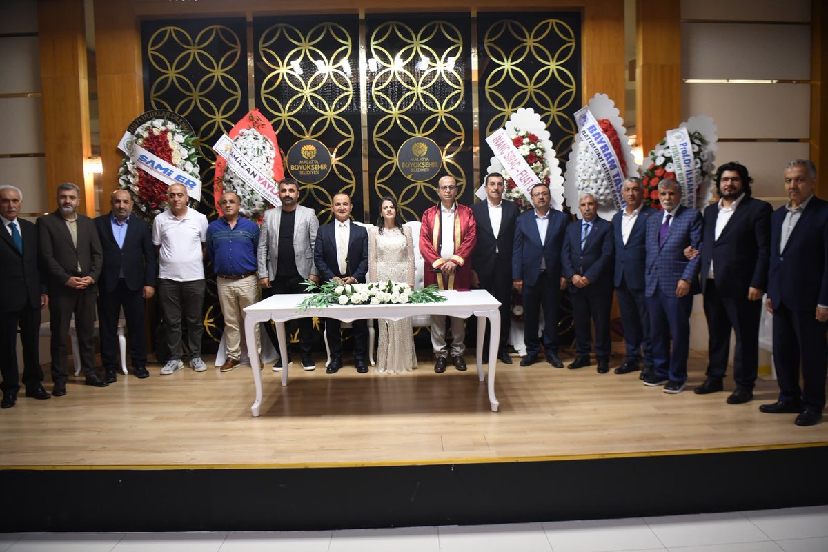 MesutSamanli's tweet photo. Malatya Ülkü Ocakları kurucularından ve 2.döneminde başkanlık yapmış abilerimizden,ismi ve soyismi benzerliğiyle mutlu olduğum Mesut Samanlı abimizin kızı Ayşe ile Kadir kardeşlerimizin mutlu günlerine şahitlik ettik.Bir ömür mutluluklar diliyorum https://t.co/am8OkNdKwy