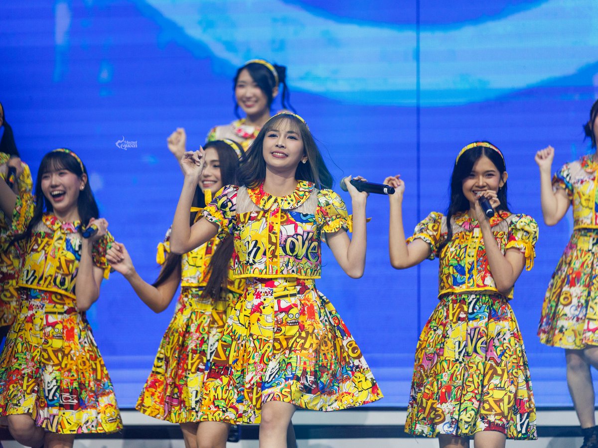 MischiefQueen30's tweet photo. Yuhuuu, bang tengah 🥹

@A_GitaJKT48
260926 Indonesia Televisi Award
#誠実さ #ギタ #Gita #JKT48 https://t.co/ywH4H1UdgD