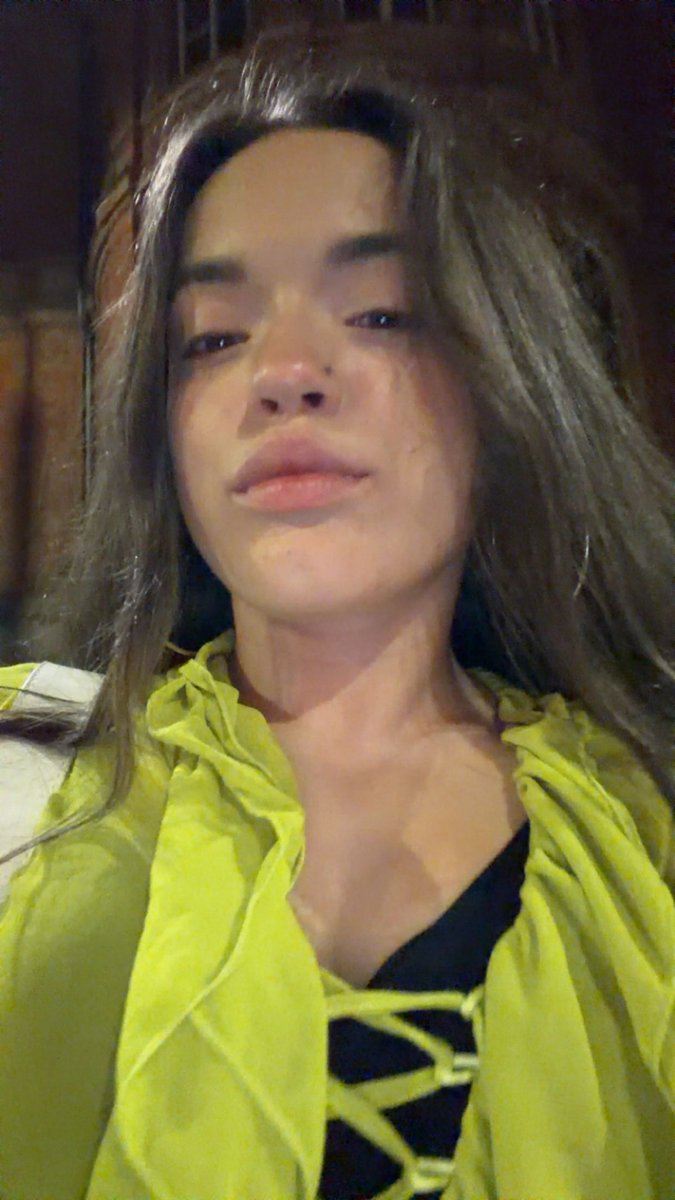 toriajade's tweet photo. hoodie season is my favorite season https://t.co/tsRUvolZGg