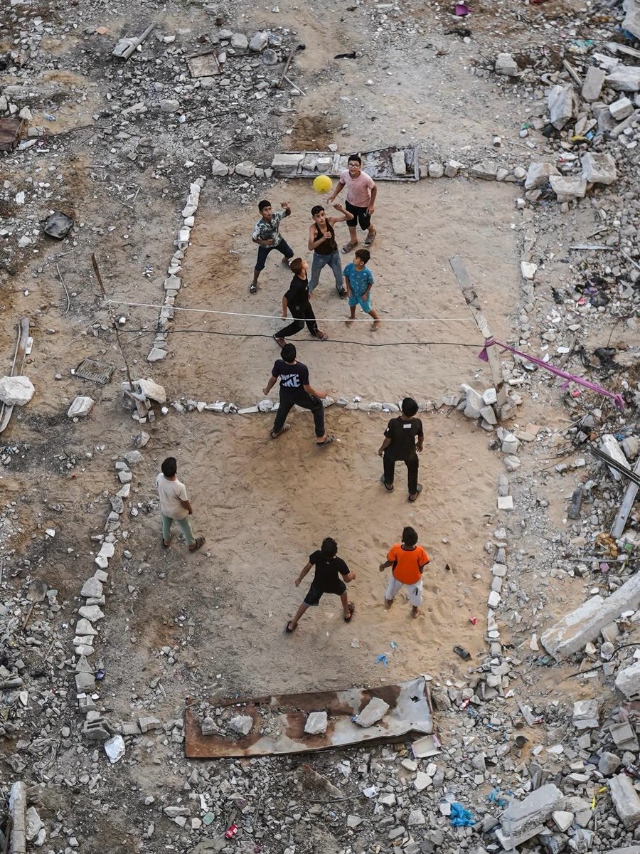 Muslim's tweet photo. Palestinian children play volleyball among the concrete rubble of destroyed homes in Gaza. 🏐 ❤️‍🩹 https://t.co/AdKhEtsiTZ