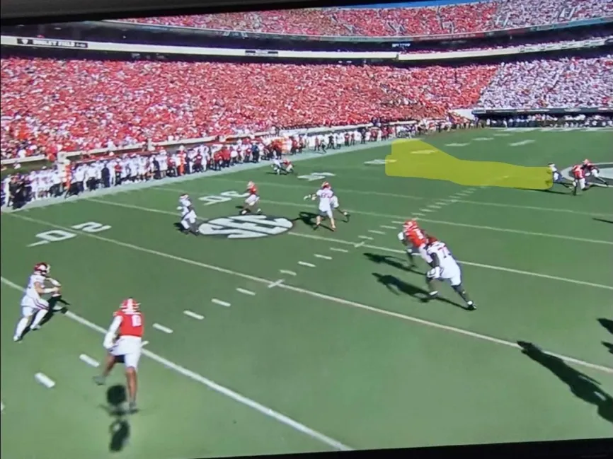 JakeMajor25's tweet photo. John Mateer, 5th Year QB
39.5 Games Played

17 wide open for a TD (potentially)
2 open dudes on 1 play for a TD
ET on a deep curl, CB out of position to make that play

#BenchMateer https://t.co/gQw4B7NUaM