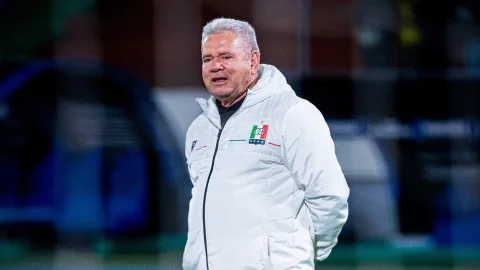 Juaneslc11's tweet photo. La renuncia de Hernán Darío Herrera fue aceptada y no es más técnico del @oncecaldas https://t.co/TjgIo0Up0w
