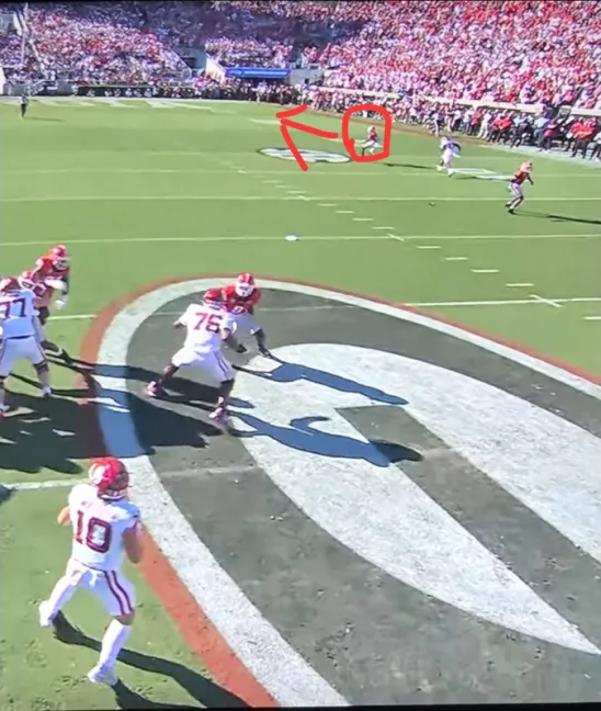 JakeMajor25's tweet photo. John Mateer, 5th Year QB
39.5 Games Played

17 wide open for a TD (potentially)
2 open dudes on 1 play for a TD
ET on a deep curl, CB out of position to make that play

#BenchMateer https://t.co/gQw4B7NUaM