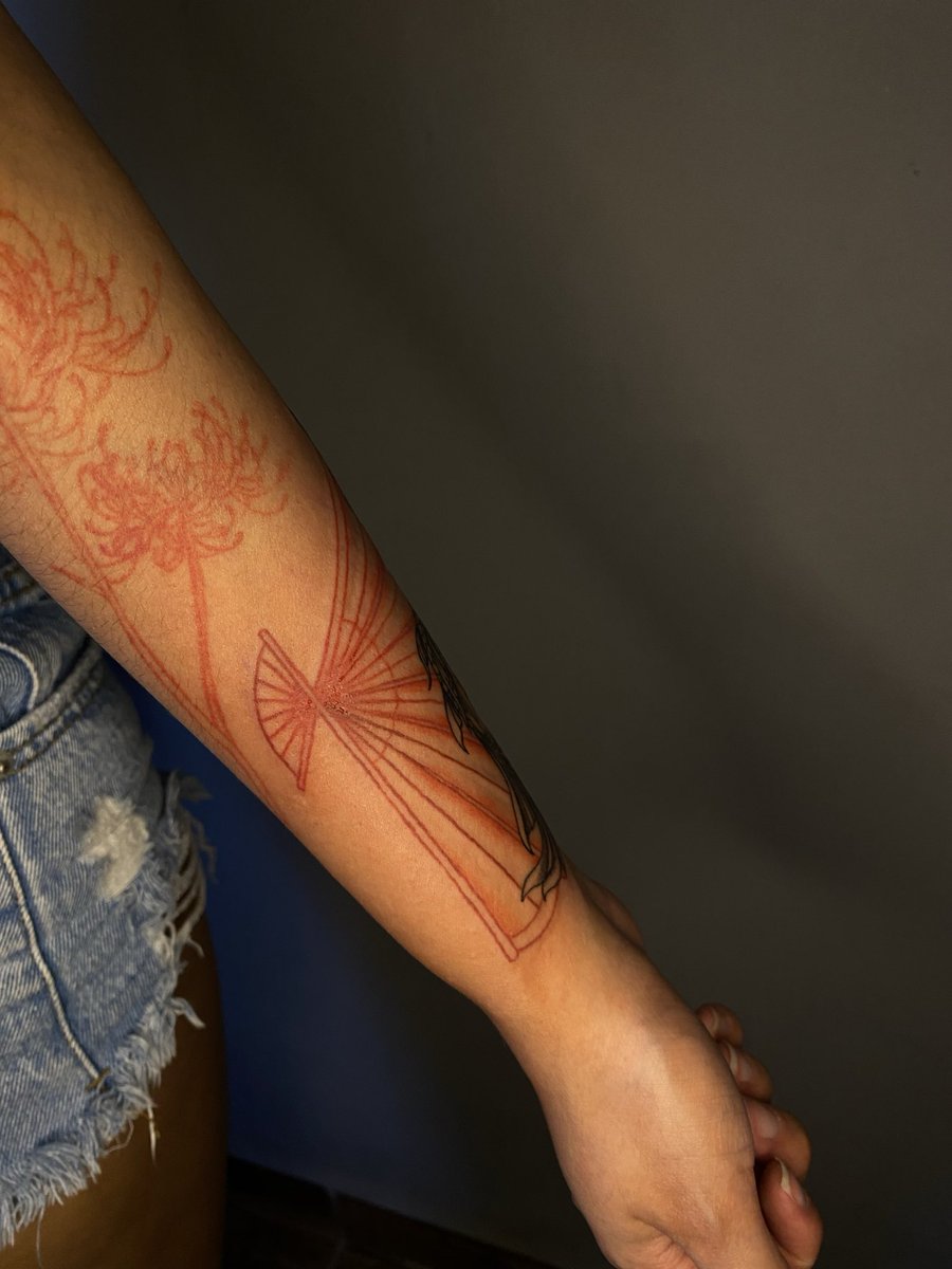 isxamf's tweet photo. gente sério olha esses braços tatuadosssss 😭😭🙏🏽🙏🏽🙏🏽 https://t.co/obXOR0oIDR