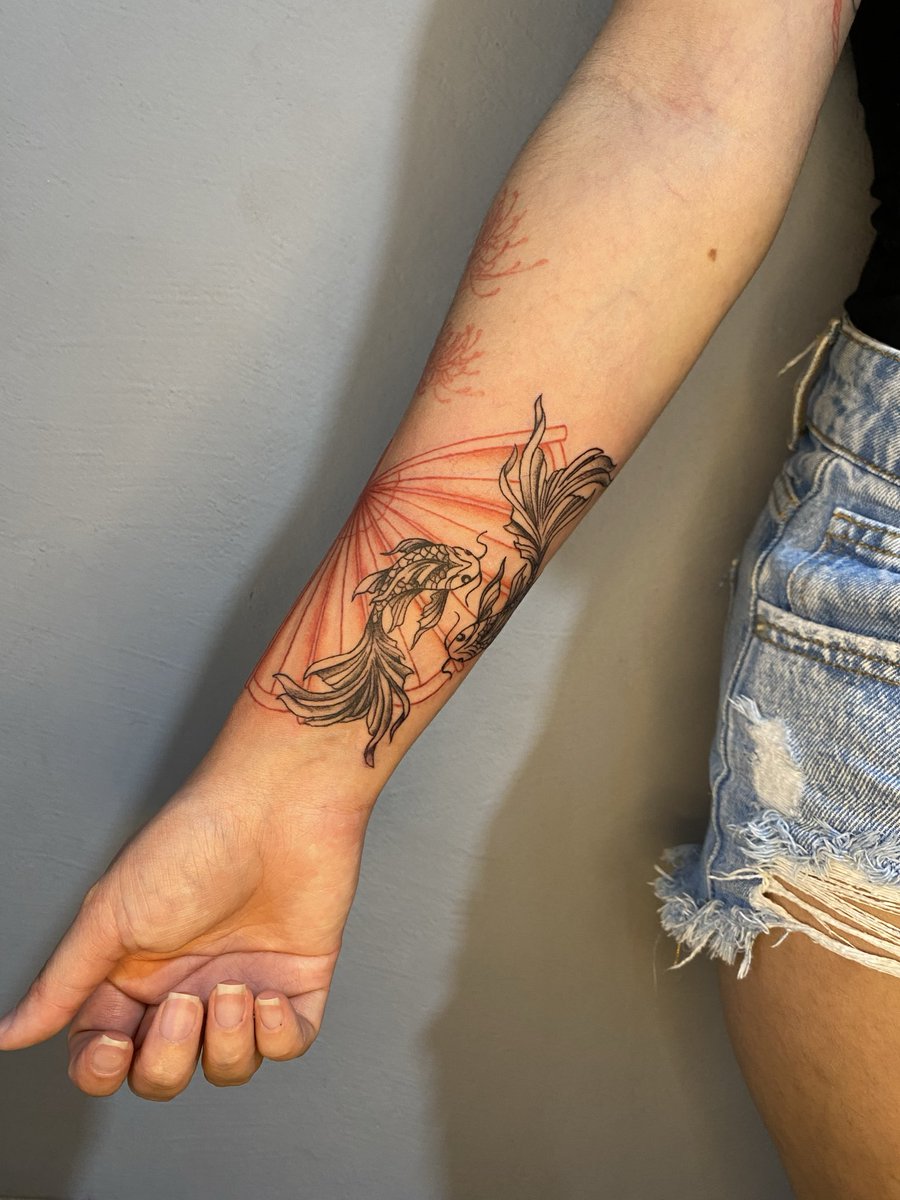 isxamf's tweet photo. gente sério olha esses braços tatuadosssss 😭😭🙏🏽🙏🏽🙏🏽 https://t.co/obXOR0oIDR