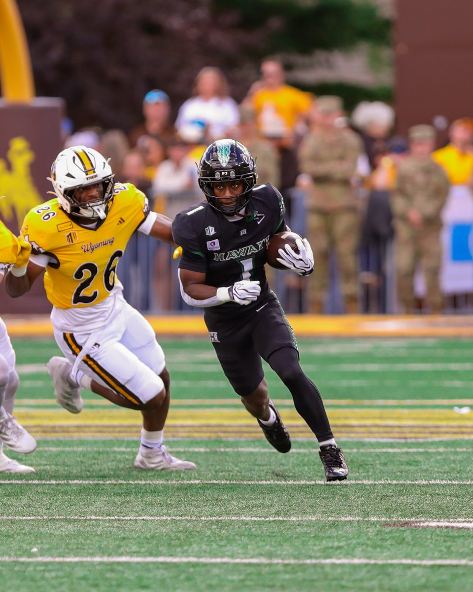HawaiiFootball's tweet photo. Time to battle back. 

Second half is underway in Laramie. Tune in to The CW. 

#BRADDAHHOOD x #GoBows https://t.co/CLjD1l6aFy