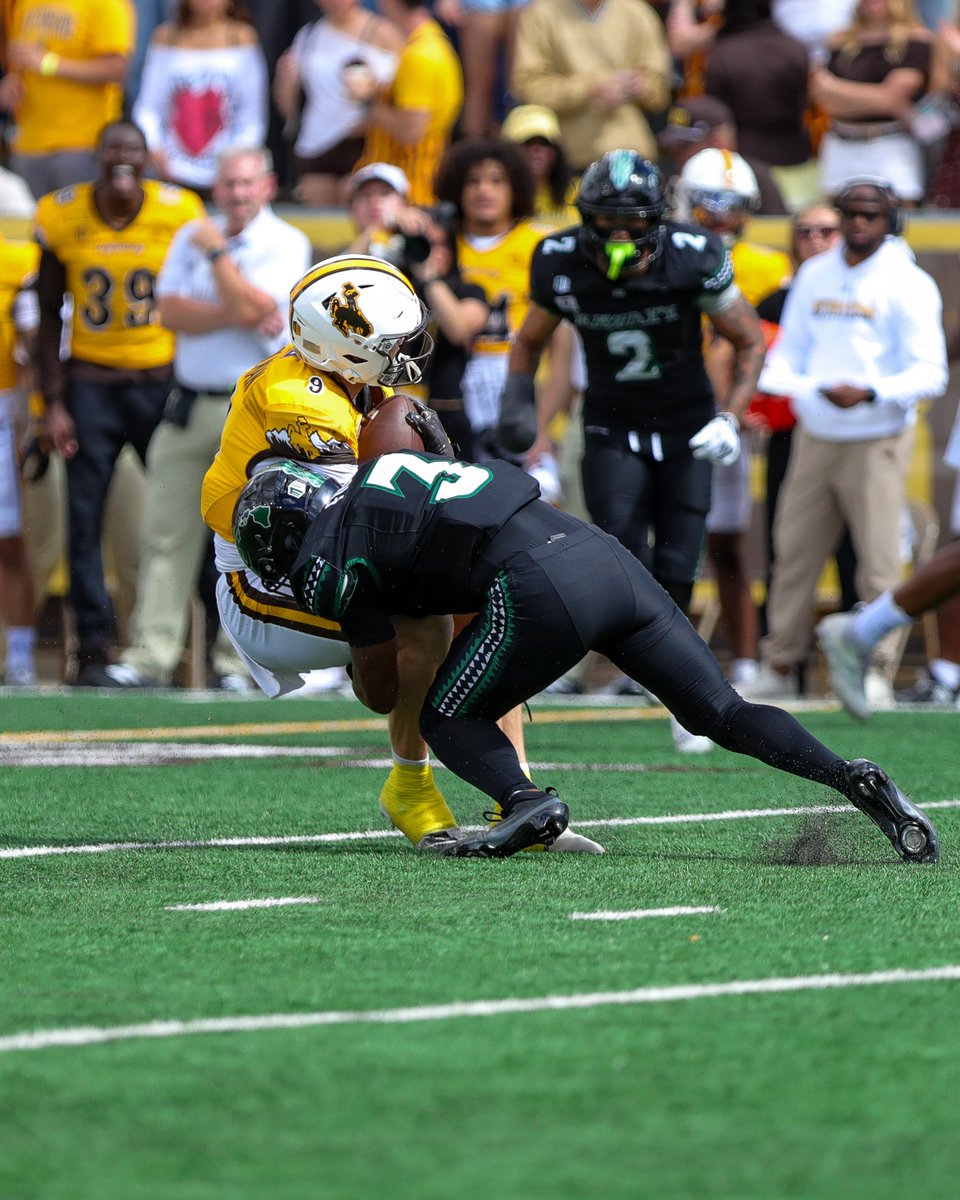 HawaiiFootball's tweet photo. Time to battle back. 

Second half is underway in Laramie. Tune in to The CW. 

#BRADDAHHOOD x #GoBows https://t.co/CLjD1l6aFy