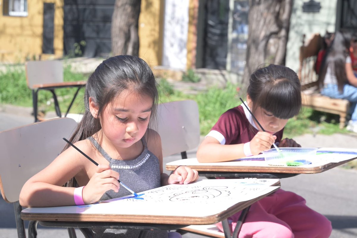 OpisuPba's tweet photo. 🌸 ¡Celebramos la Primavera en Villa Porá, Lanús!

👦👧 Hoy compartimos un día lleno de alegría y diversión con inflables, juegos, Djs, corte de pelo comunitario, música en vivo y más actividades junto a chicos, chicas y familias del barrio. https://t.co/XBrdIw0b01