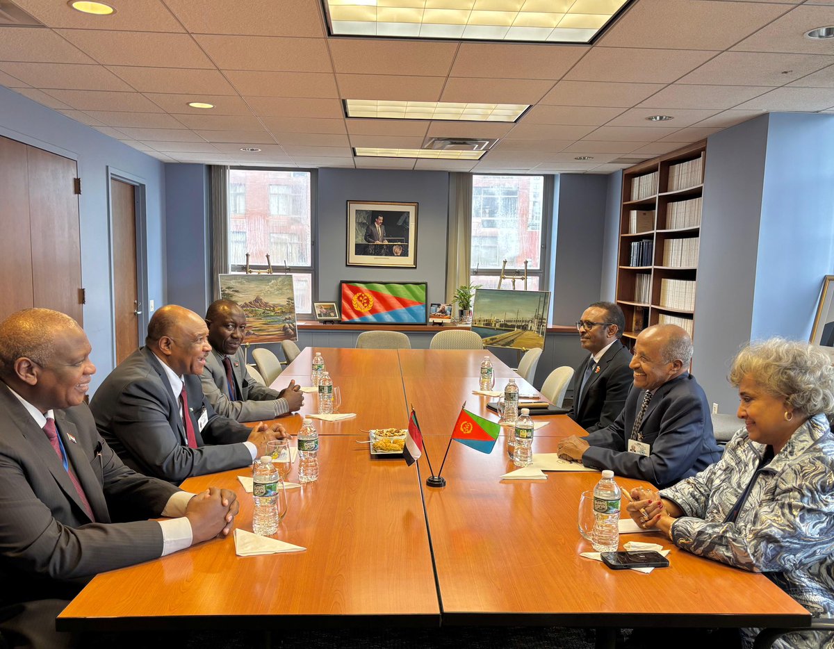 Eritrea_UN's tweet photo. H.E the Minister of Foreign Affairs of the State of #Eritrea, Mr. Osman Saleh Mohammed, met and held talks with the Minister of Foreign Affairs and International Cooperation of the republic of #Sudan, H.E Ambassador Mohi-Eldeen Salem.

The two Ministers discussed the bilateral relations of their respective countries and exchanged view on regional issues of mutual interest.

#Eritrea #UNGA81