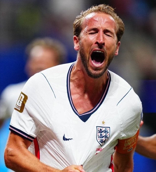 TheHateCentral2's tweet photo. Sir Airy vs England:

1 Make A Wish Goal
1 Penalty Miss
0/3 Ground Duels Won
4 Duels Created

BUT AT LEAST HE CAN PLAY CDM 👏👏👏 https://t.co/LQYIeY3cXI