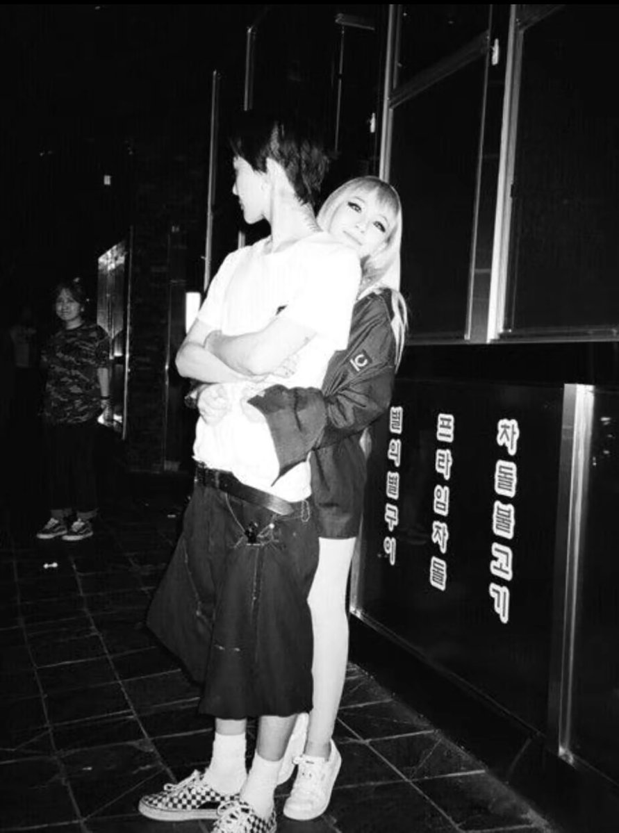 Plamedi17086050's tweet photo. Oh welcome back 5th gen Cl and gdragon https://t.co/v29zQK2YBi