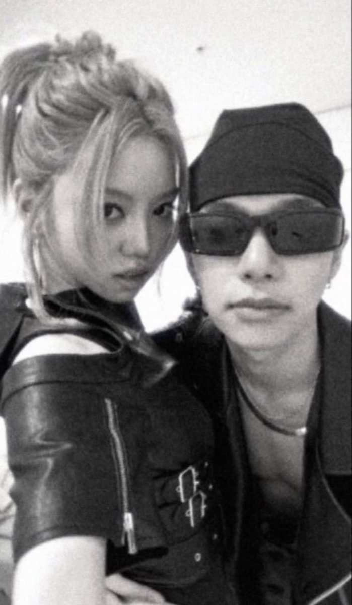 Plamedi17086050's tweet photo. Oh welcome back 5th gen Cl and gdragon https://t.co/v29zQK2YBi