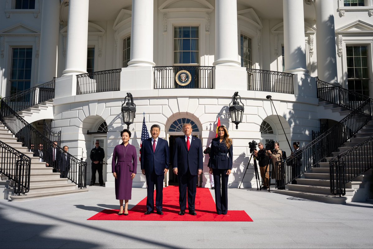 FirstLadyOffice's tweet photo. The President and First Lady host President Xi Jinping and Madame Peng Liyuan for tea in the Red Room.

September 25, 2026
🇺🇸🇨🇳 https://t.co/UALIWdsiKl