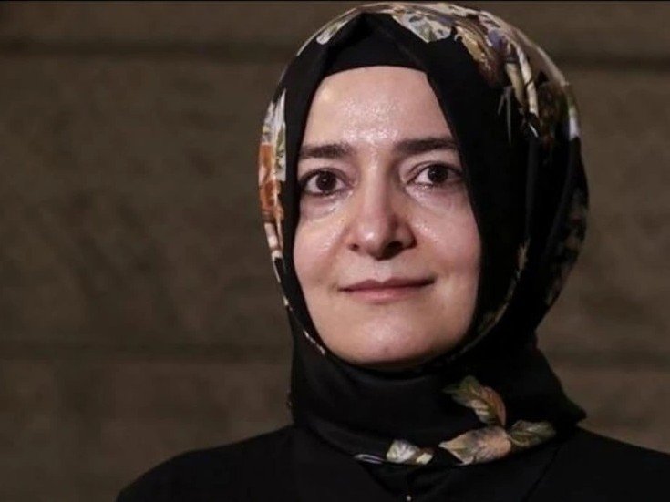 birbilenesrrr's tweet photo. Fon vurgunu iddialarının ardından Fatma Betül Sayan Kaya 26 Eylül'de alelacele istifa etti. Makamları zenginleşme aracı olarak kullananların istifa konforuyla kaçmasına izin verilemez. Yargı süreci derhal başlamalıdır! https://t.co/OUtoxqxE1o