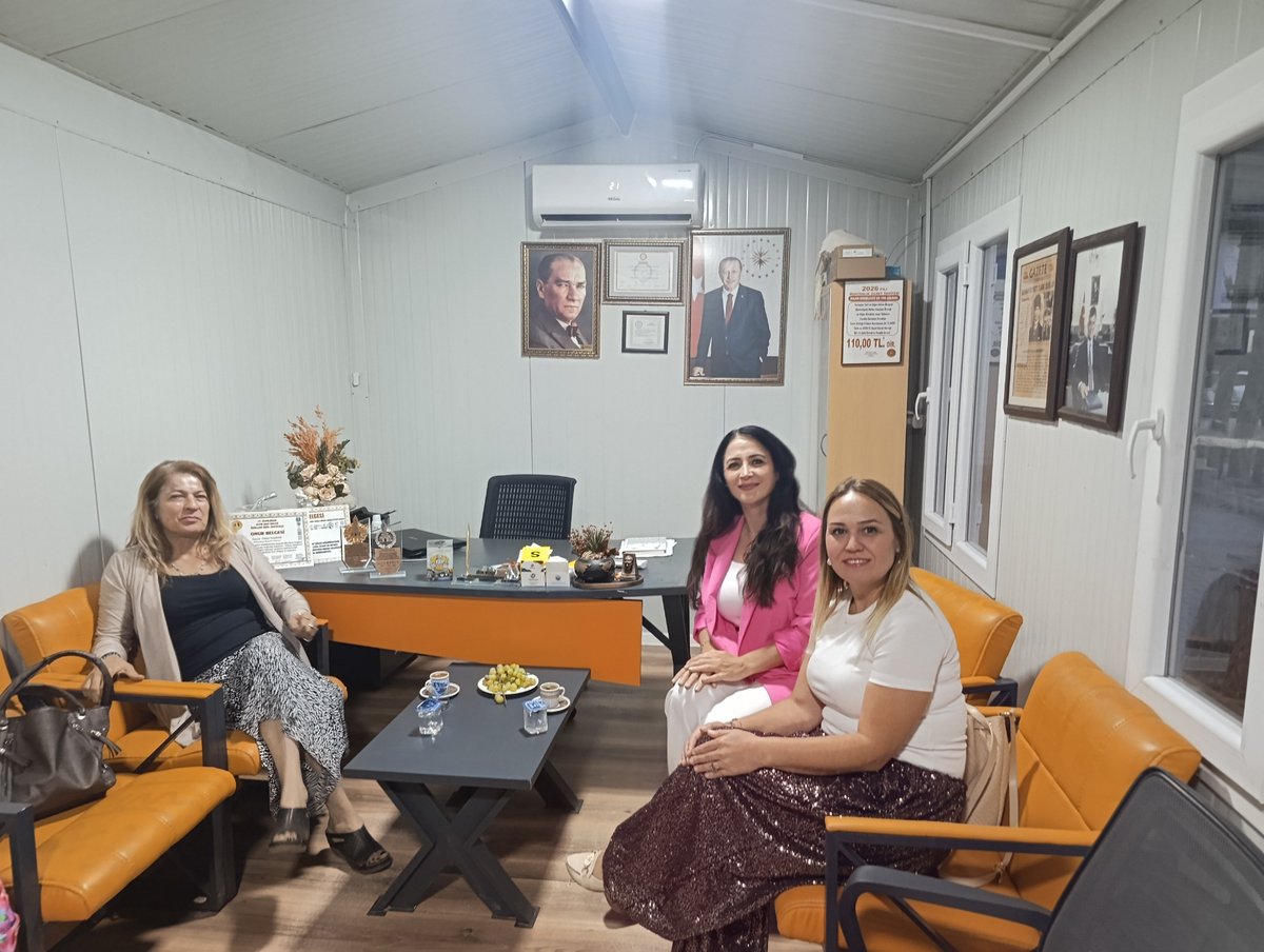 AltindagDuru's tweet photo. Hanım El Emeği Pazarı’nda üreten kadınlarımızla bir araya geldik.
Her tezgâhta emek, umut ve ayrı bir hikâye vardı. Emeği geçen herkese gönülden teşekkür ediyorum. 🌸
#devakadinda #devapartisi #devaizmir #muhammetyilmazd https://t.co/Pi16dnrlFr