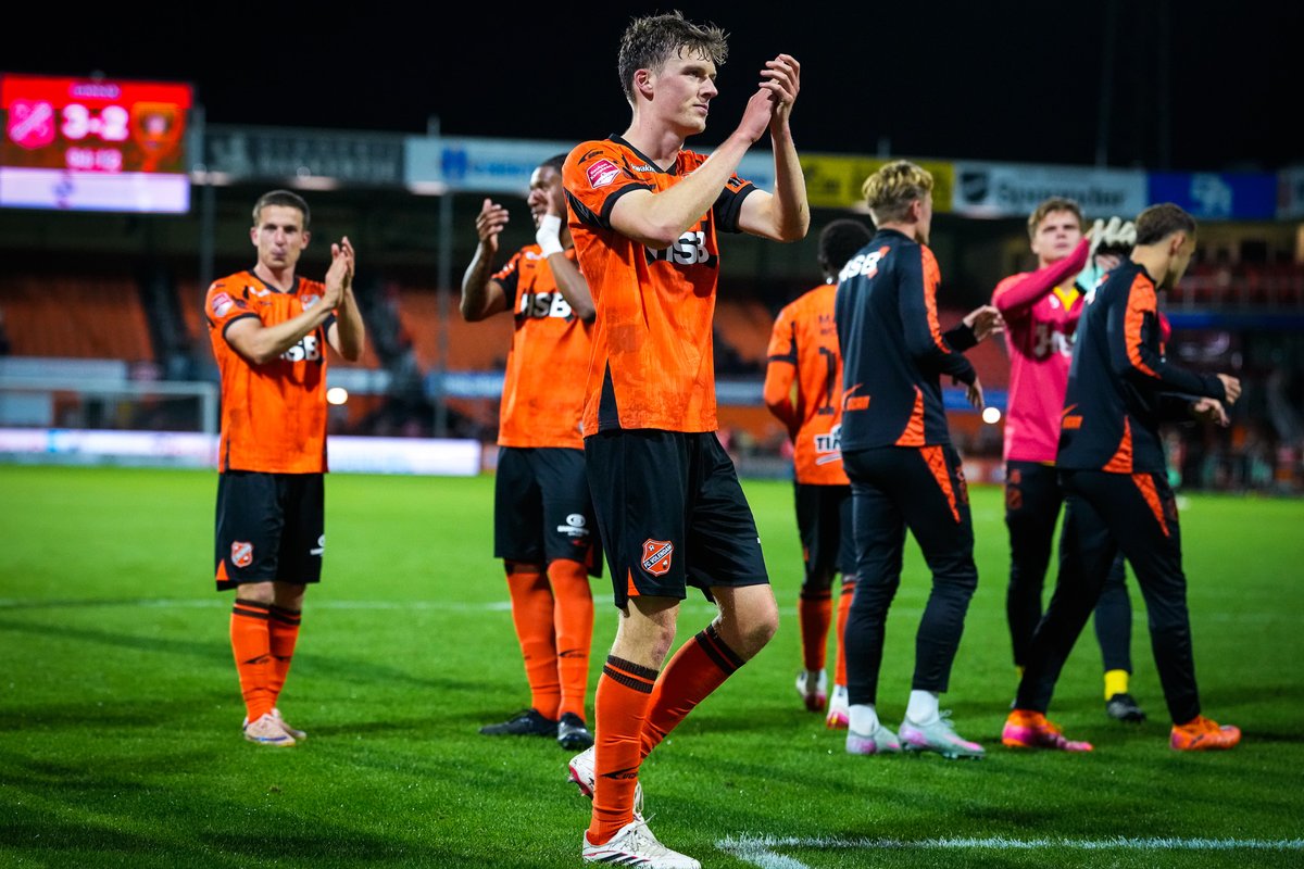 fcvolendam's tweet photo. 🟠⚫️ ✘ ⚫🟢

🧡 Fijne zaterdag, Volendammers!

#VOLVVV | #WêiBinneVòlledam https://t.co/5HfV9ePrOw