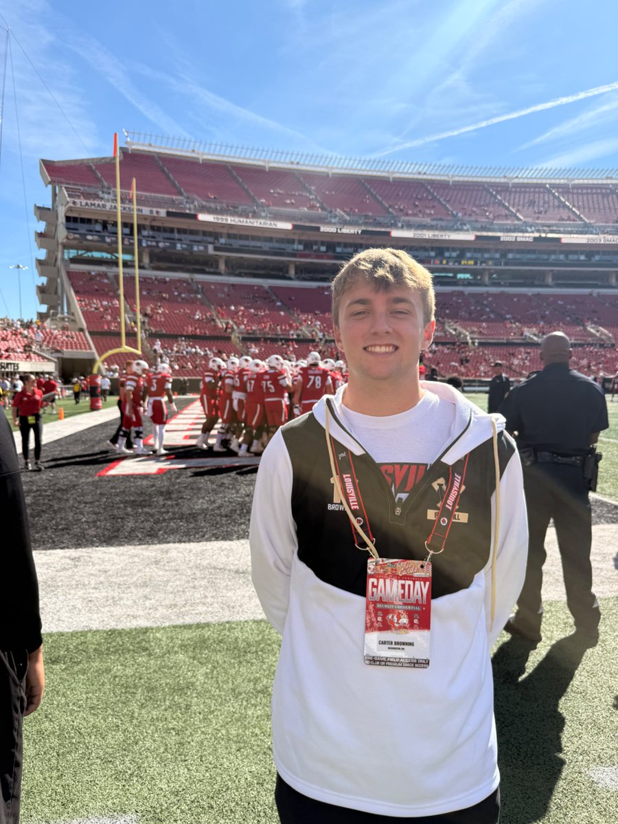 Carterclass2028's tweet photo. Great game today @LouisvilleFB vs @WakeFB Thank you @CoachMaslowski for having me out! https://t.co/aXmOnrvt30
