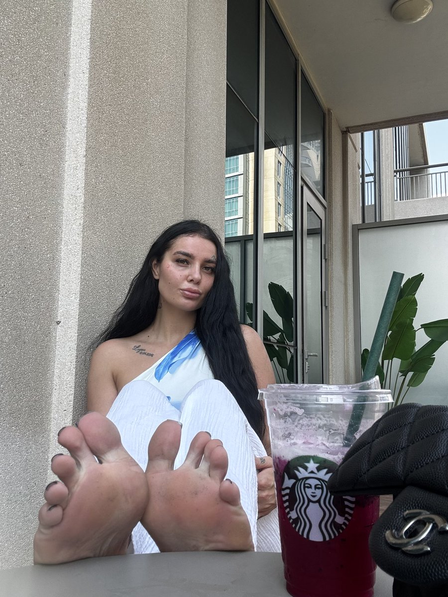 hennydfeet's tweet photo. I’ve been flown to Dubai every year for the past 5 years for findom, who’s flying me to another destination?? https://t.co/5R9KCESO3K