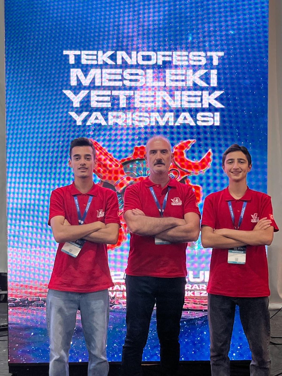 tcbartinvalilik's tweet photo. 🥇TEKNOFEST 2026 Türkiye Birincisi Fuat Sezgin MTAL!👏🏻

TEKNOFEST 2026 kapsamında düzenlenen Mesleki Yetenek Yarışması – Mekatronik Teknolojileri Lise Kategorisi’nde Fuat Sezgin Mesleki ve Teknik Anadolu Lisesi 12-ATP sınıfı öğrencilerimiz Arda Kütükcü ve Enes Kaçar, danışman öğretmenimiz Gültekin Sertkaya rehberliğinde hazırladıkları yenilikçi projeleri ve mekatronik alanındaki becerileriyle büyük bir başarıya imza atarak Türkiye Şampiyonu oldular. 🏆

Bartın’ımızı en iyi şekilde temsil ederek  bizlere büyük bir gurur yaşatan öğrencilerimizi, danışman öğretmenimizi ve okul yönetimini gönülden tebrik ediyor, başarılarının devamını diliyoruz. 💐👏🏻