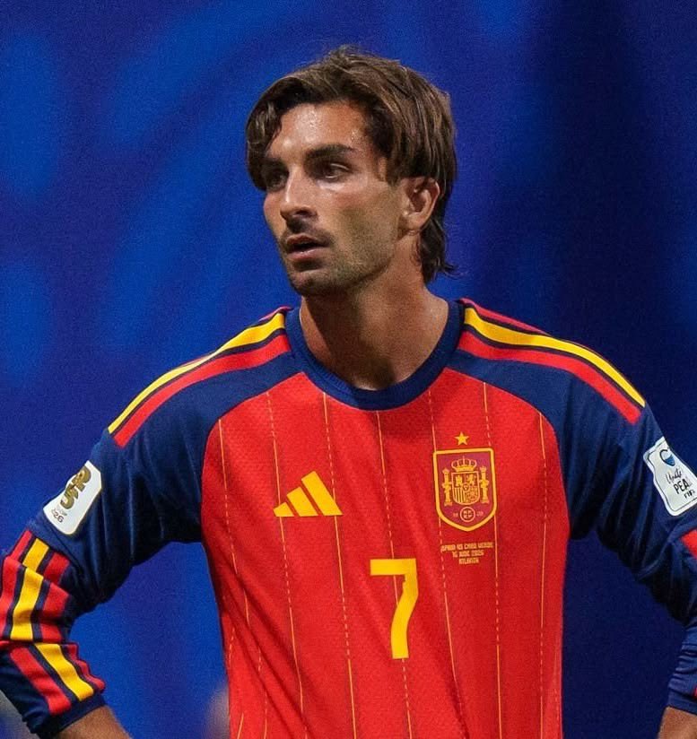 maldiidown's tweet photo. 🚨| Ferran Torres ha fallado su intento de sentarse en el banquillo tras el cambio y se ha caído de culo

Ha muerto https://t.co/Y0SpA4tvWK