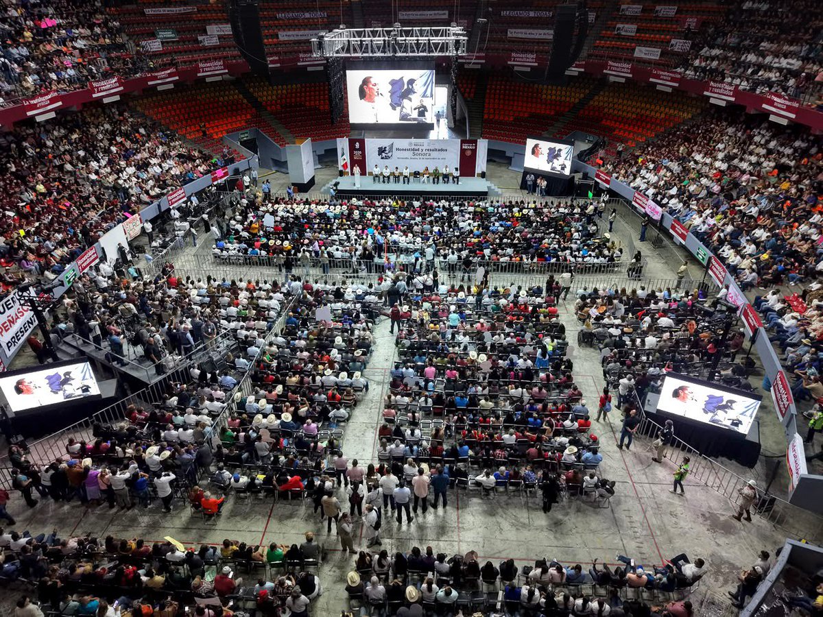 Letamaya's tweet photo. Acompañamos a nuestra presidenta @Claudiashein en #Sonora, la entidad número 31 de su gira para informar al pueblo de México sobre las acciones que impulsan el #Bienestar y la #JusticiaSocial.

Destacó que la #Transformación se construye desde el territorio: escuchando a la gente y atendiendo sus necesidades. En Sonora los #ProgramasDeBienestar mejoran la vida de las familias y reconocen su participación en la construcción del país. Con el #HumanismoMexicano nadie se queda atrás. 🇲🇽❤️

@AlfonsoDurazo