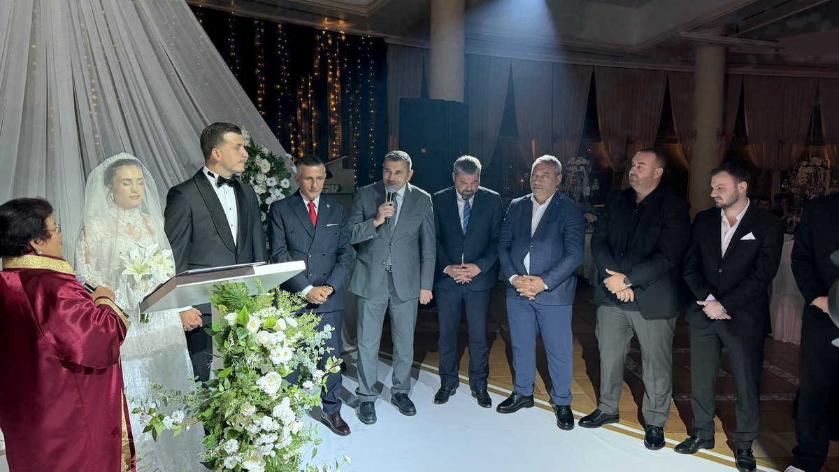 RYagar's tweet photo. Elif Nehir ve Emre’nin bu güzel gününde mutluluklarına ortak olduk.

Çebi ve Yılmaz ailelerini tebrik ediyor, genç çiftimize bir ömür boyu sağlık, huzur ve mutluluk diliyorum.

Rabbim yuvalarını sevgi, muhabbet ve bereketle daim eylesin.

@akpartiistanbul 
@abdullahozdemir 
@akbcekmece